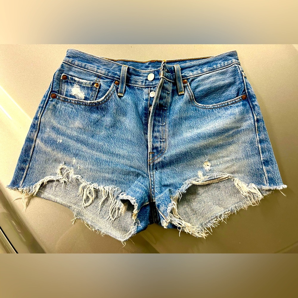 Levi's Original Vintage 501 Blue Distressed Jean Shorts Raw Hem — W28